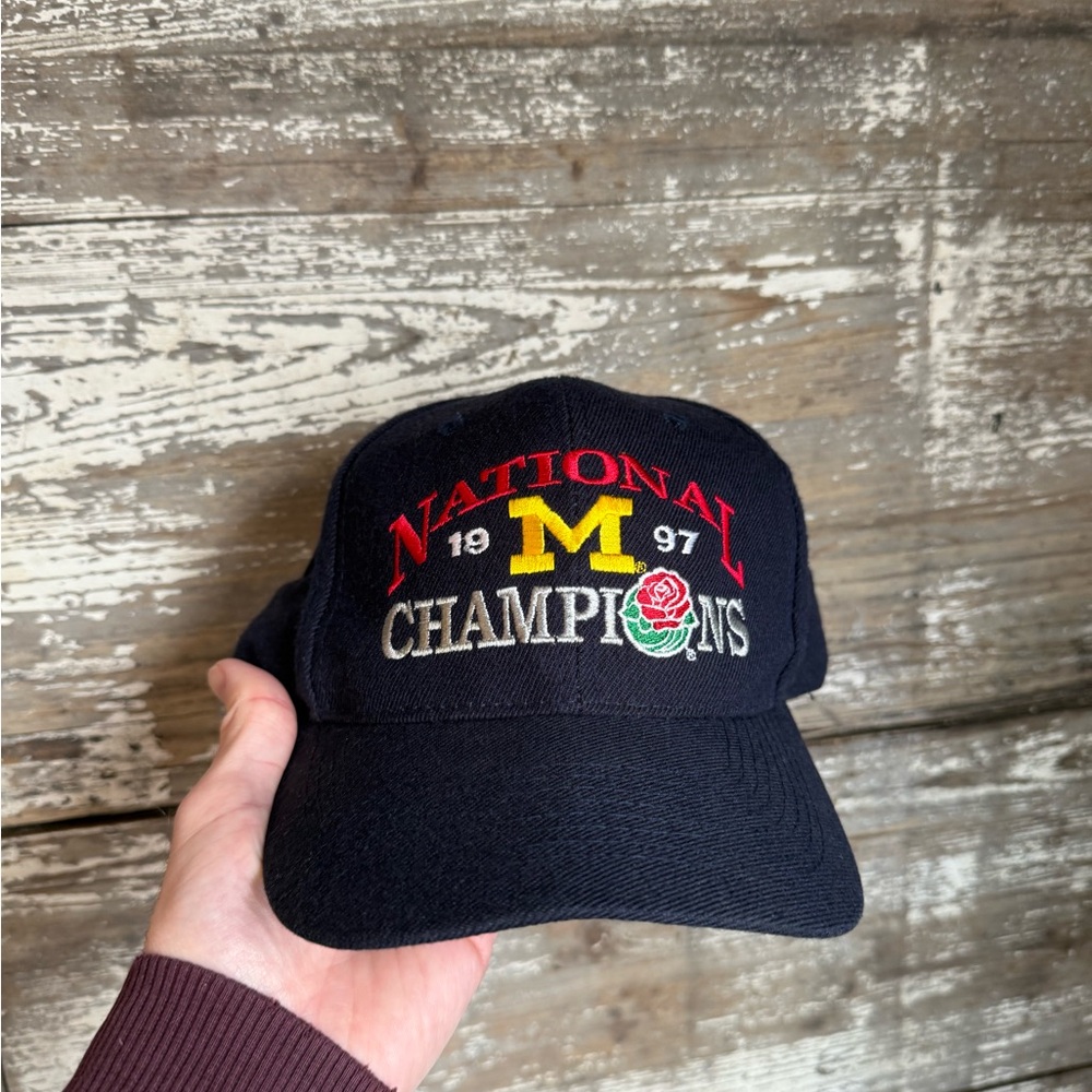Vintage Michigan Wolverines 1997 National Champions navy snapback cap